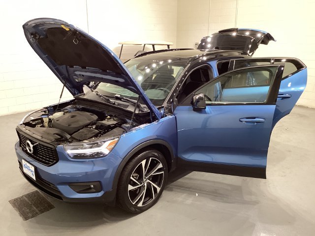 Used 2021 Blue Volvo R-Design image 8