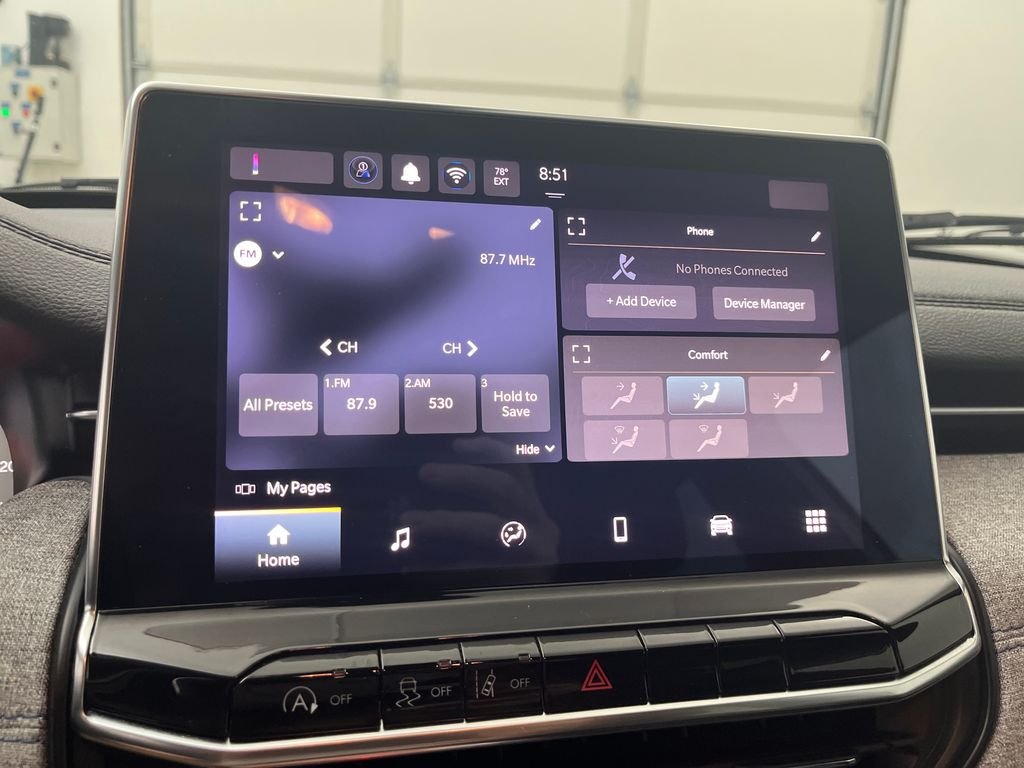 Used 2024 White Jeep Latitude image 21