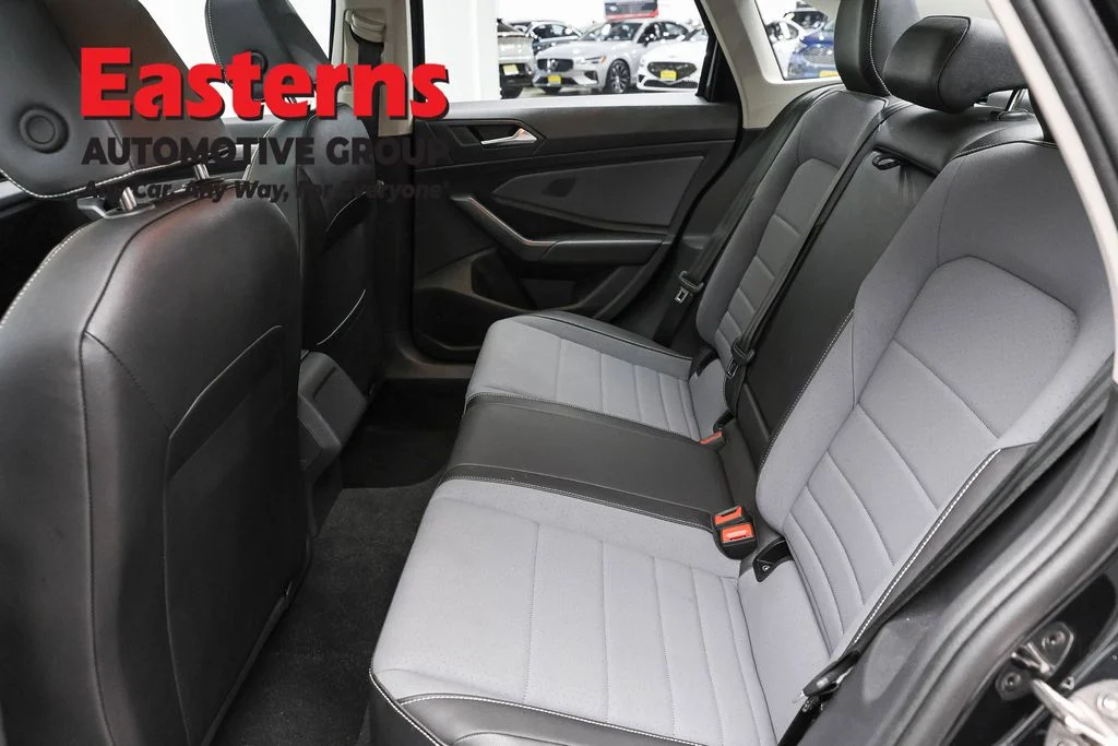 Used 2025 Black Volkswagen 1.5T SE image 20