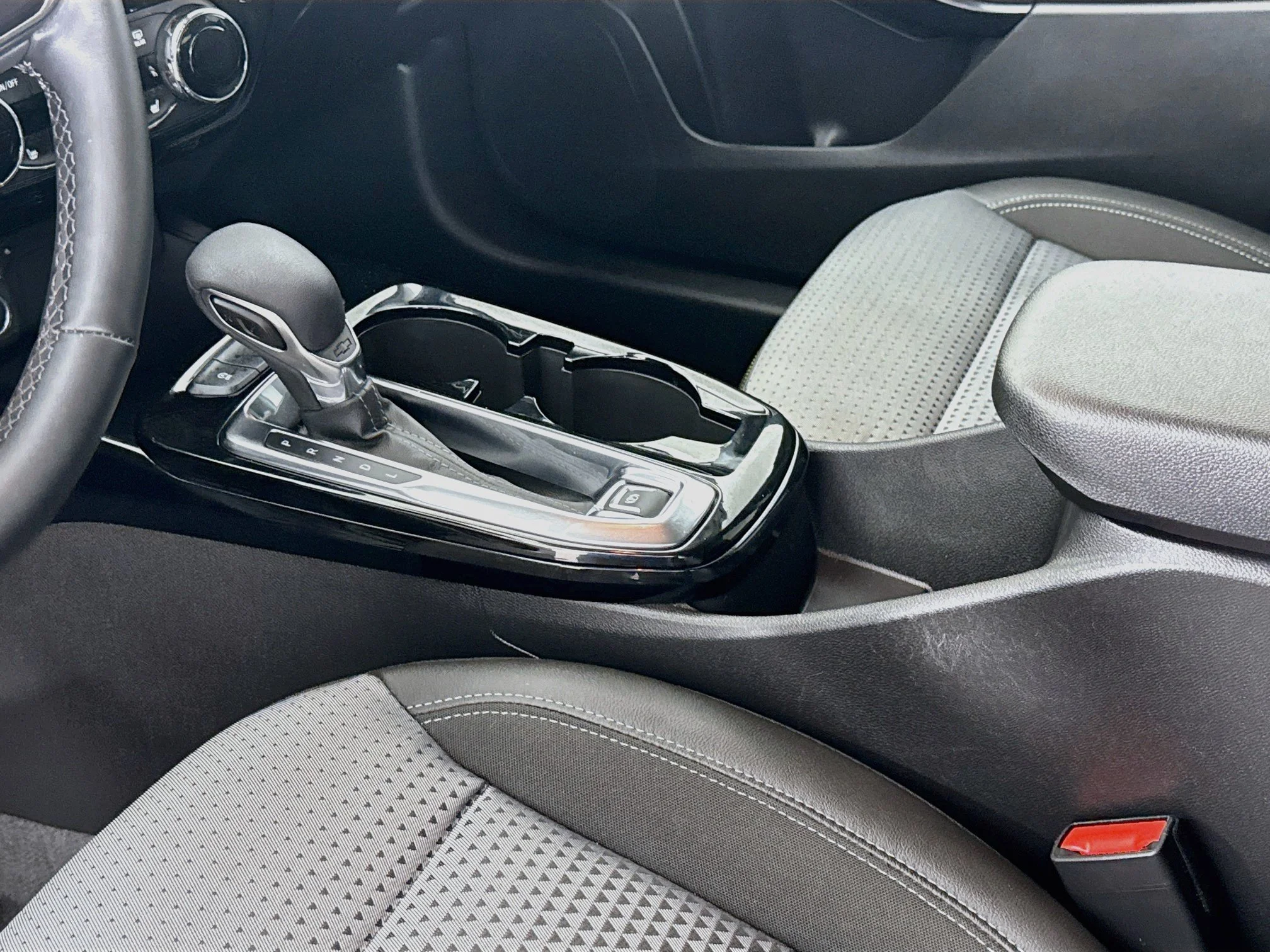 Used 2025 Sterling Gray Metallic Chevrolet LT image 18