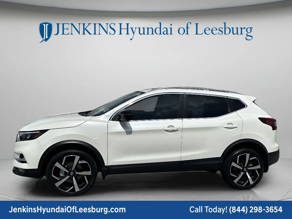 Used 2021 White Nissan SL image 10