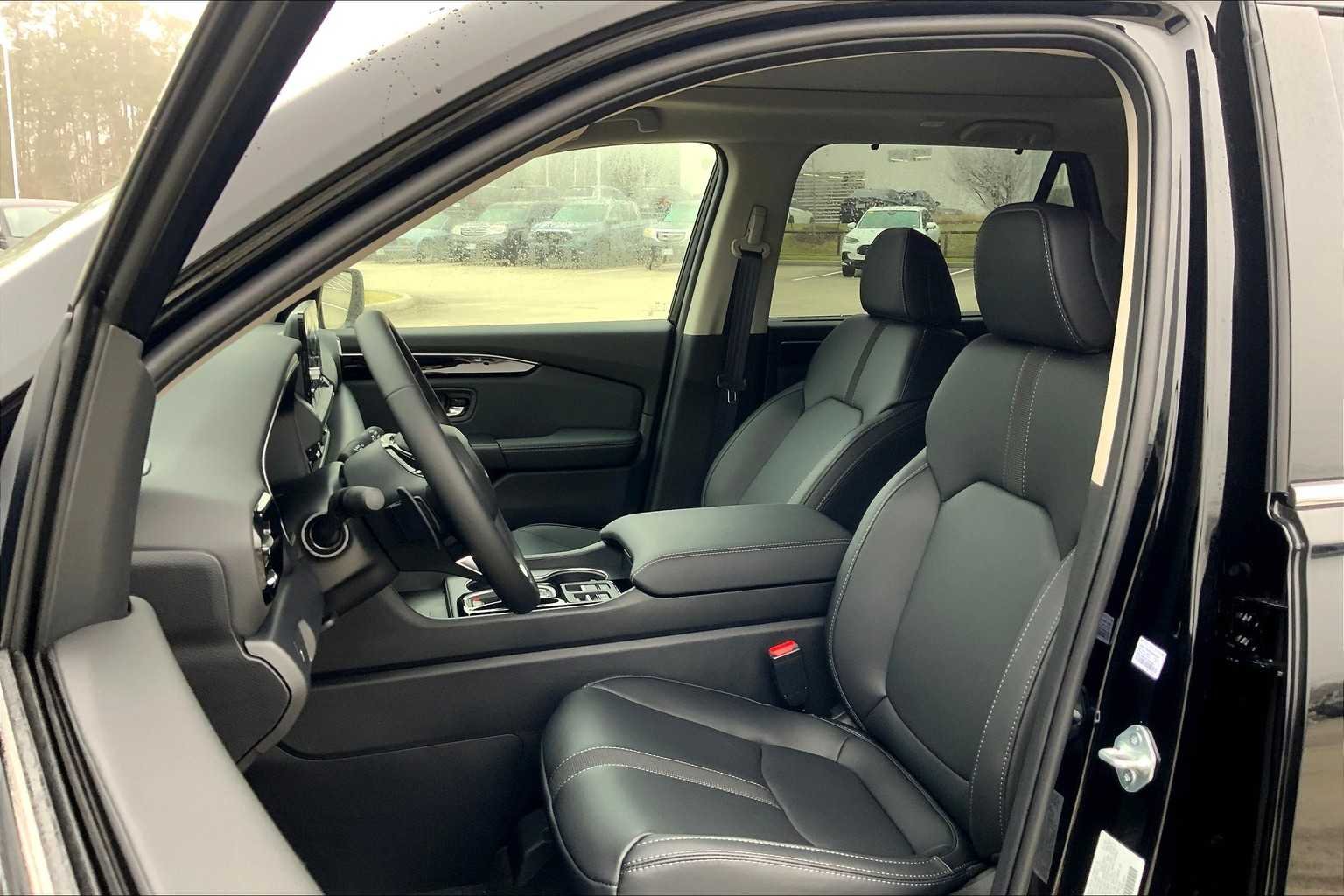Used 2025 Crystal Black Pearl Honda Touring image 9