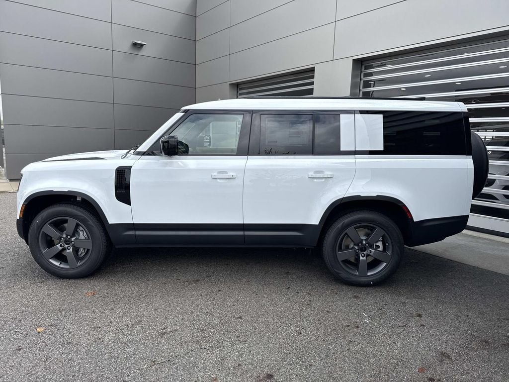 New 2026 Fuji White Land Rover S image 4