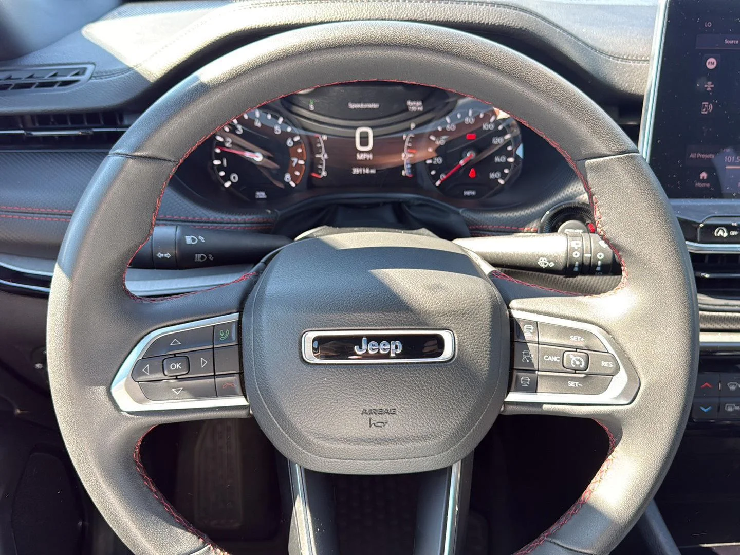 Used 2025 Red Hot Pearlcoat Jeep Trailhawk image 9