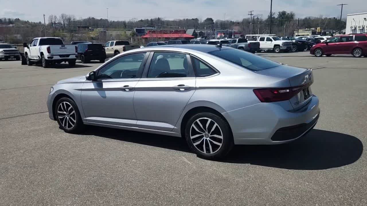 2025 Volkswagen Jetta SE - Photo 6