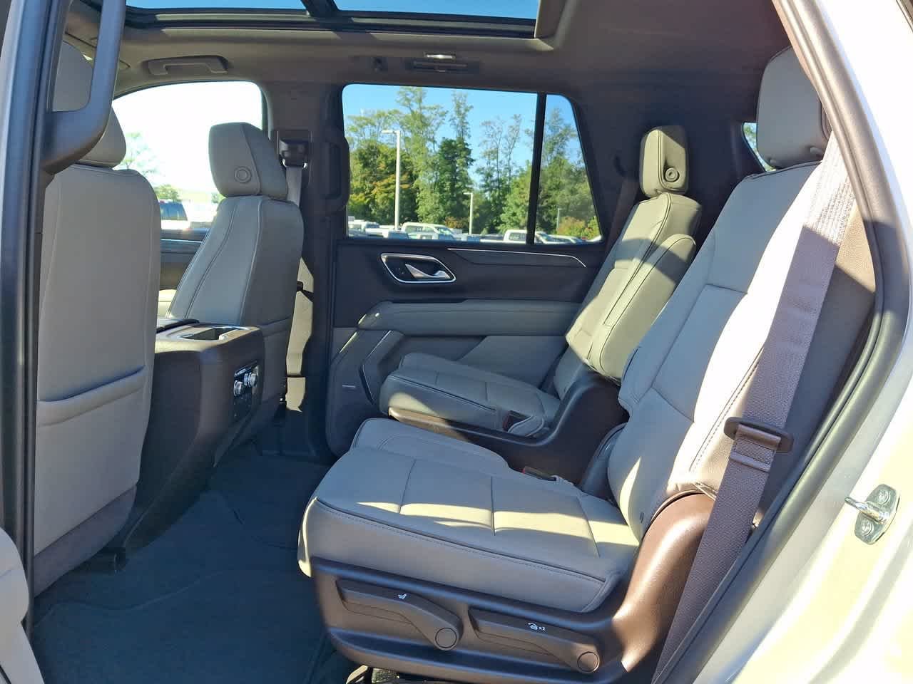 Used 2022 Pearl Beige Metallic GMC SLT image 26