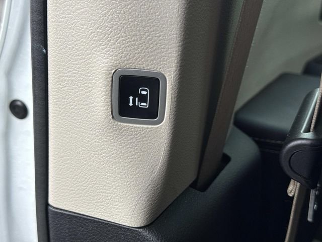 Used 2023 White Chrysler Touring L image 19