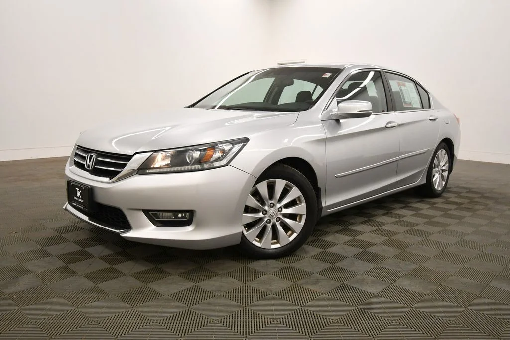 Used 2013 Honda Accord EX-L with VIN 1HGCR2F81DA095214 for sale in Rochester, Minnesota