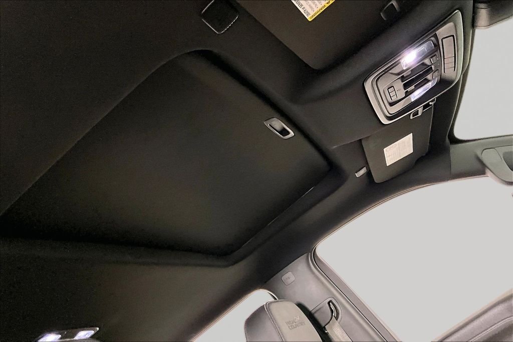 Used 2021 White Chevrolet High Country image 27