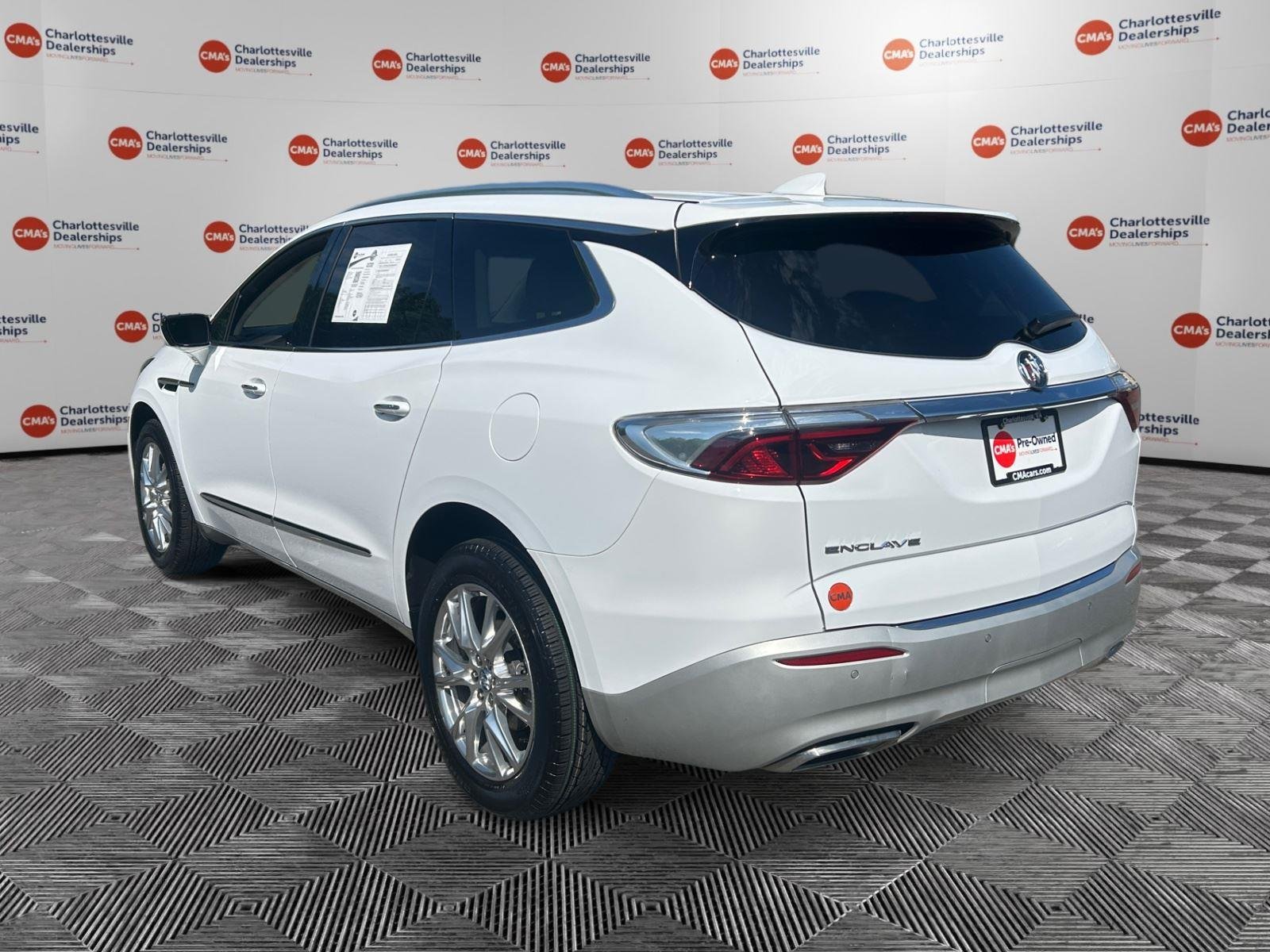 Used 2023 Summit White Buick Essence image 3