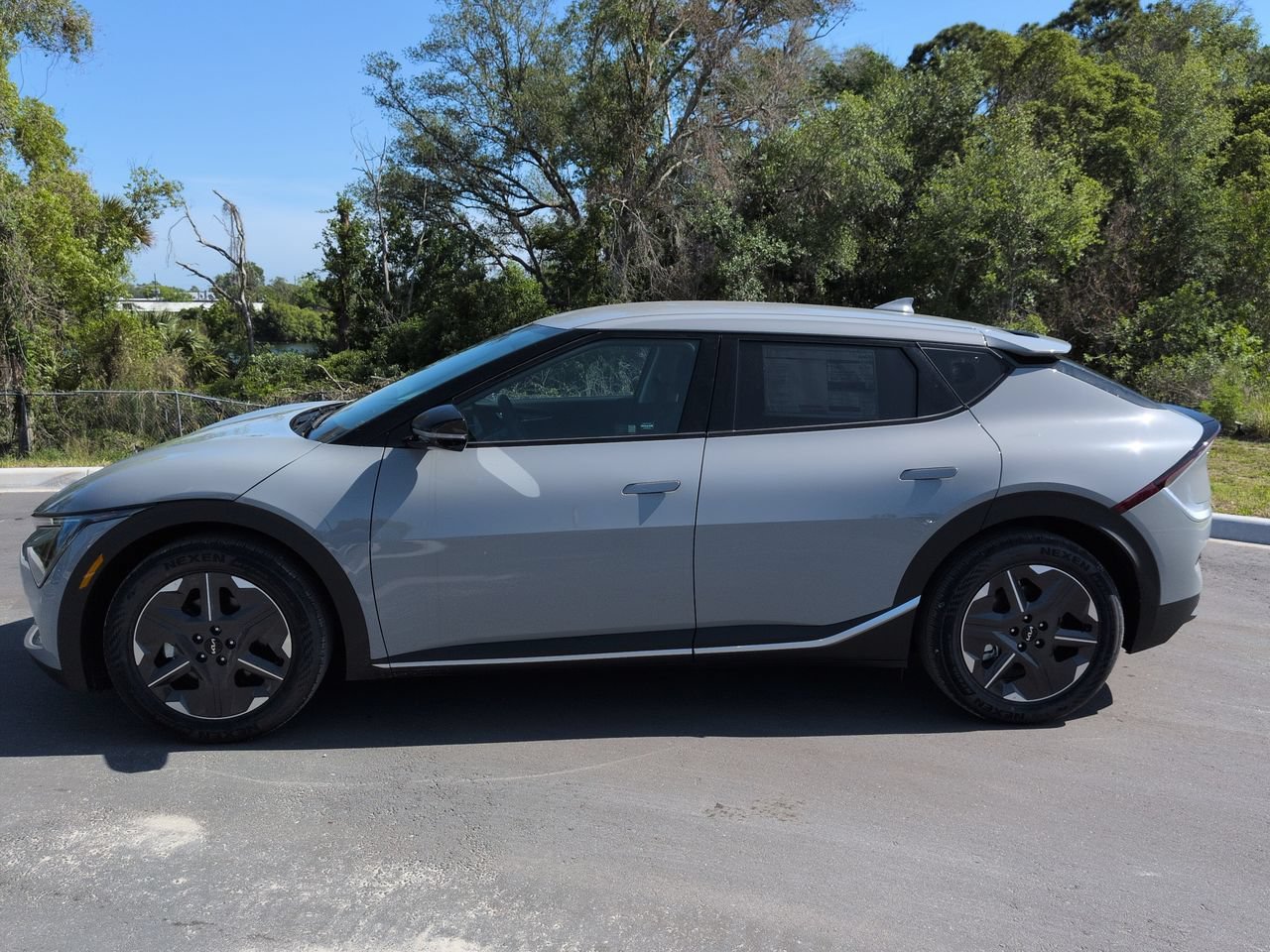 New 2026 Wolf Gray Kia Light Long Range image 7