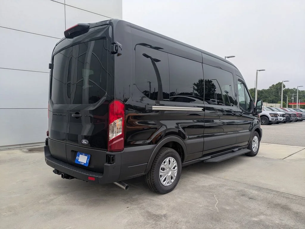 New 2026 Agate Black Metallic Ford XLT image 4