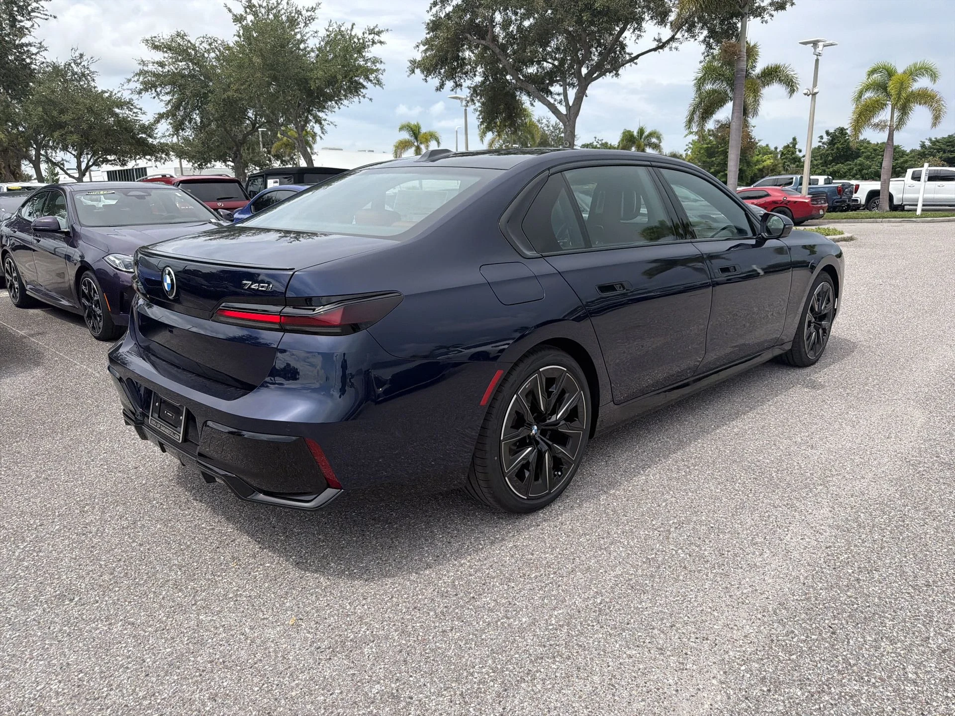 New 2026 Tanzanite Blue II Metallic BMW 740i xDrive image 4