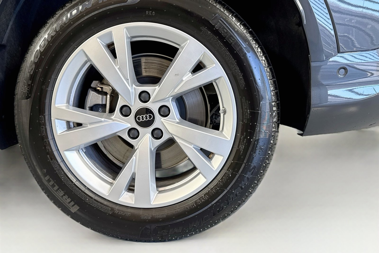 Used 2025 Tambora Gray Metallic Audi Premium image 27