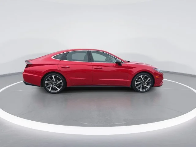 Used 2021 Red Hyundai SEL Plus image 9