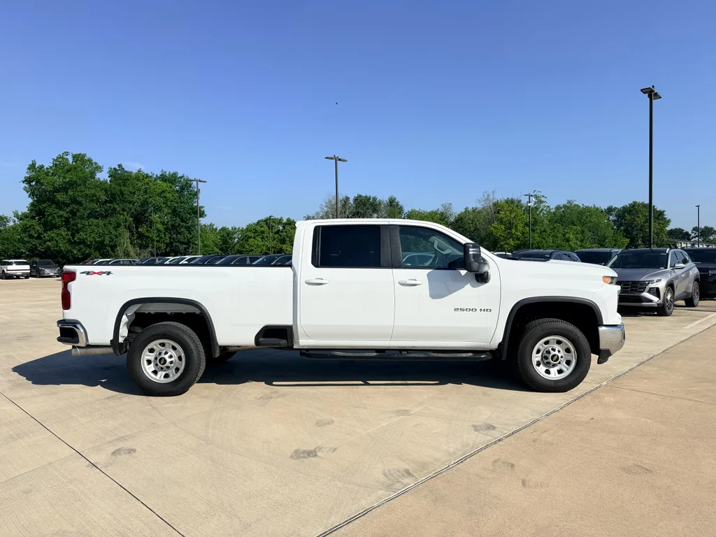 Used 2025 Summit White Chevrolet LT image 5