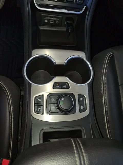 Used 2018 Silver GMC Denali image 20