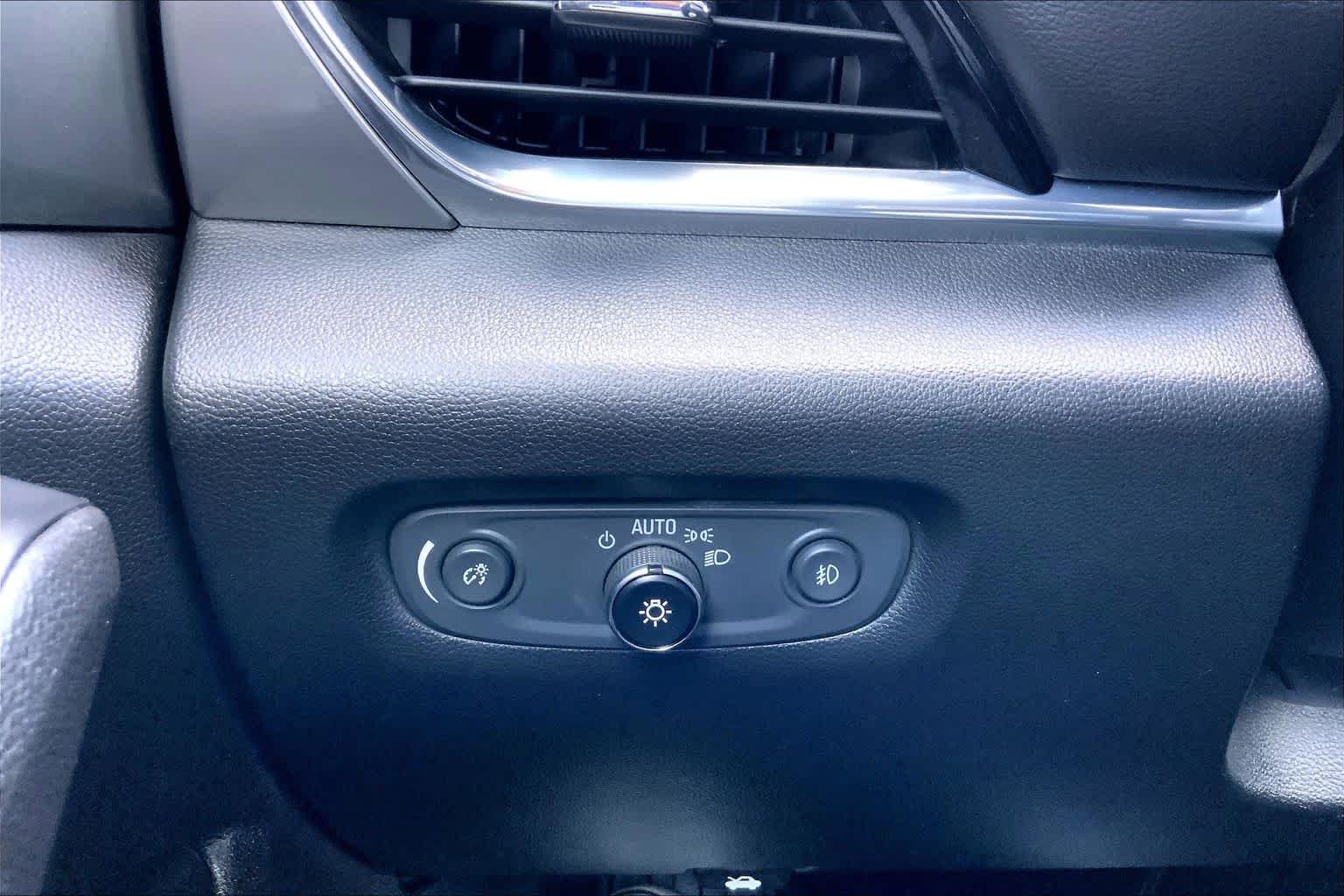 Used 2018 Black Currant Metallic Chevrolet LT Cloth image 33