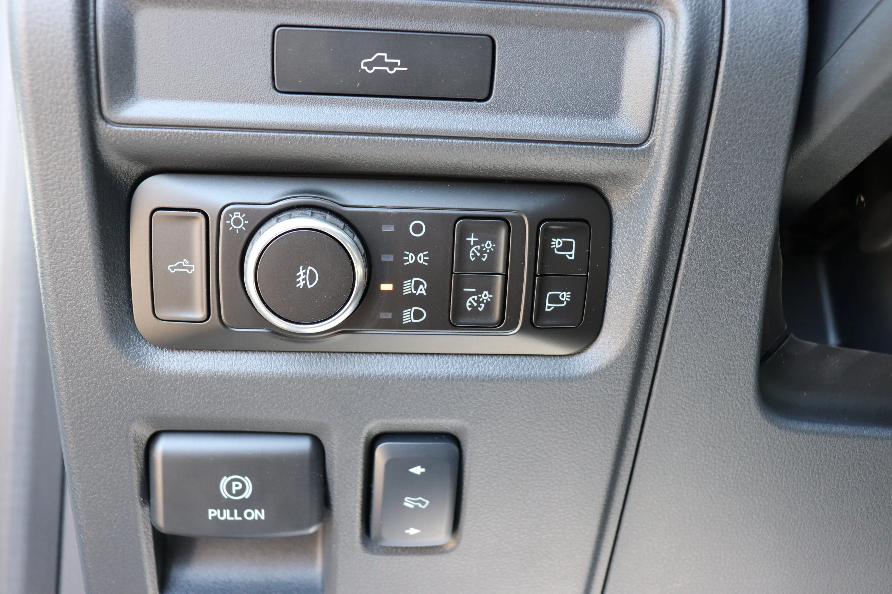 New 2026 OXFORD WHITE Ford LARIAT image 11