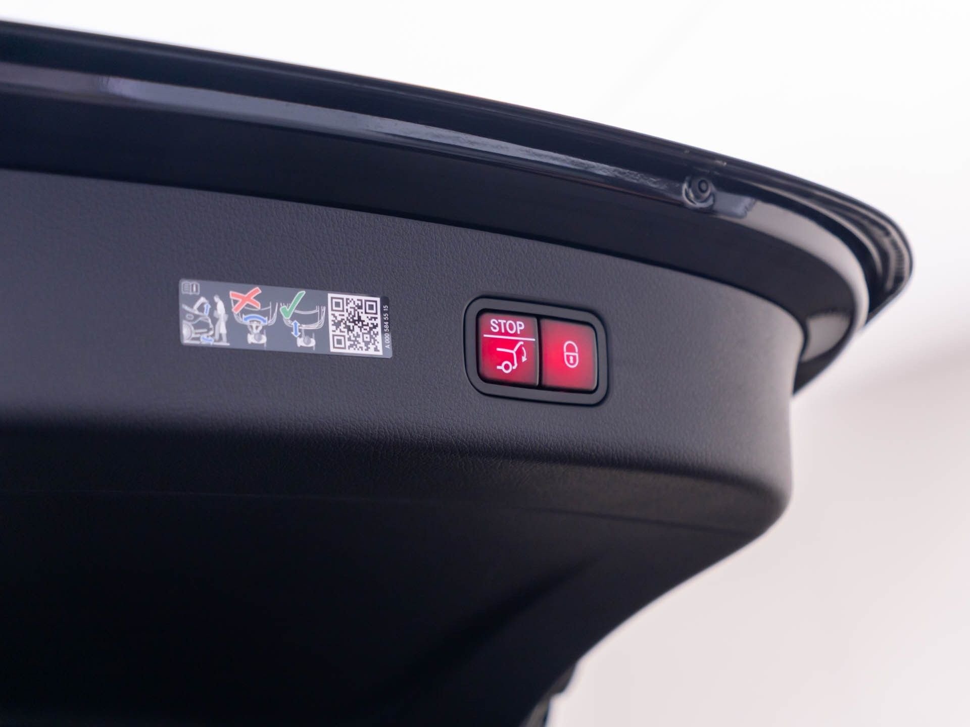 New 2027 Obsidian Black Metallic Mercedes-Benz GLC 300 image 35