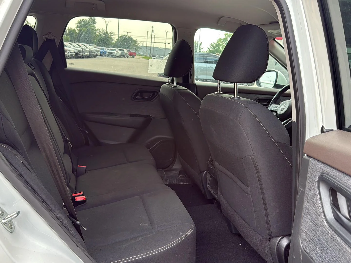 Used 2023  Nissan S image 11