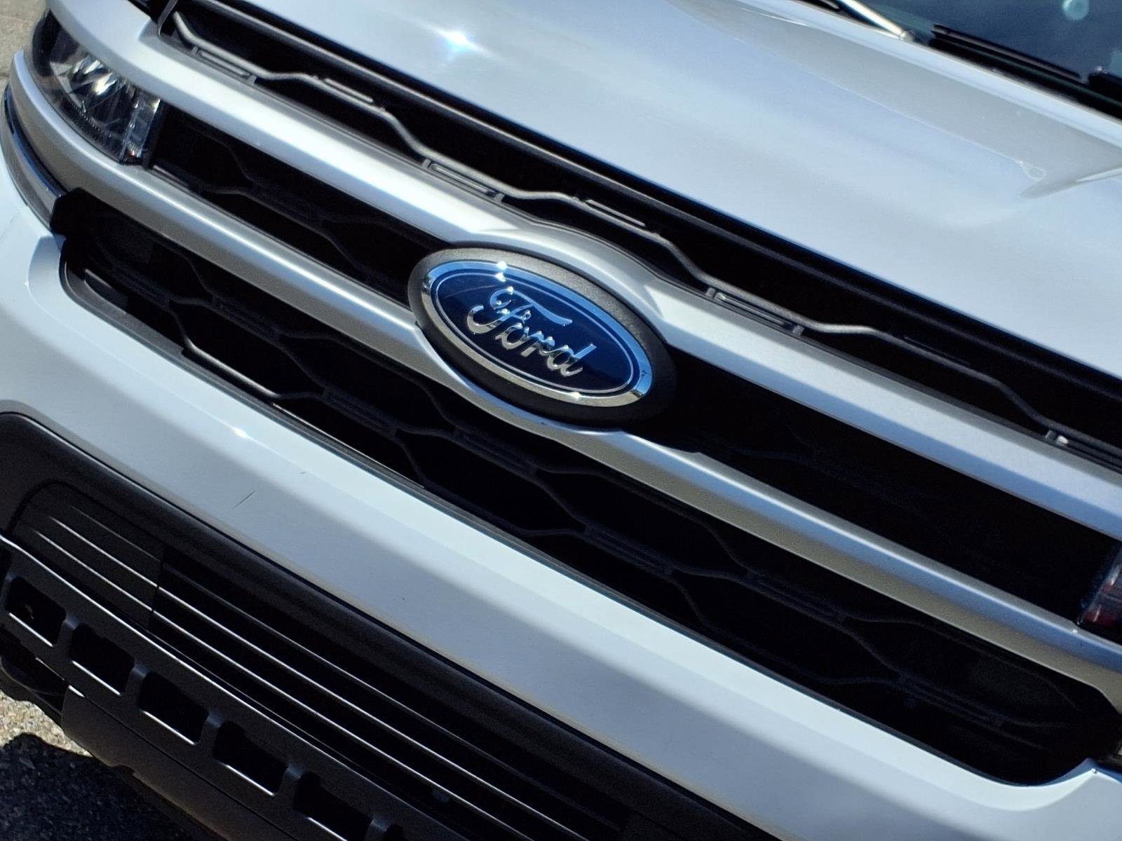 Certified Used 2023 Oxford White Ford XLT image 29
