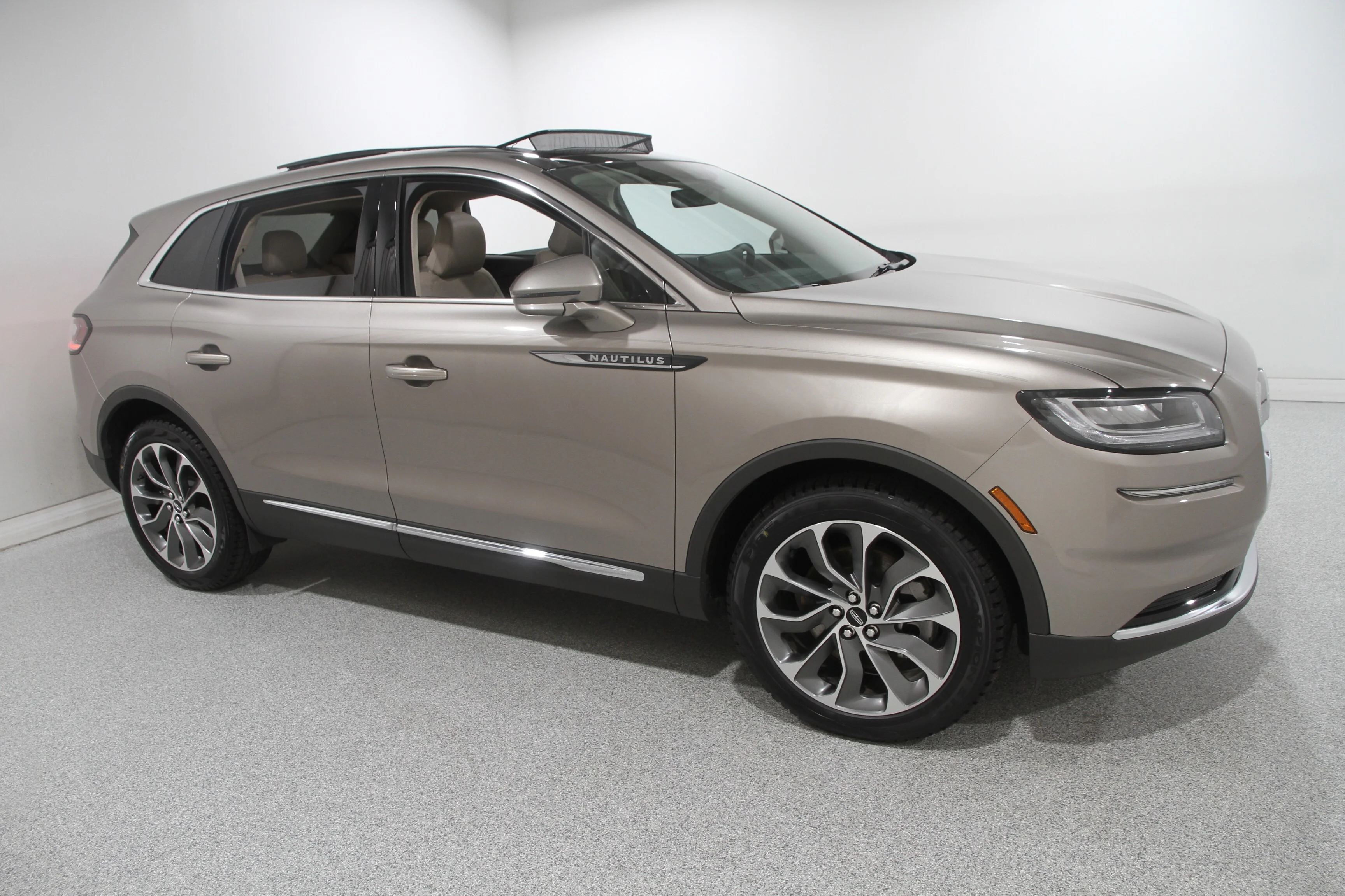 Used 2021 BEIGE Lincoln Reserve image 1