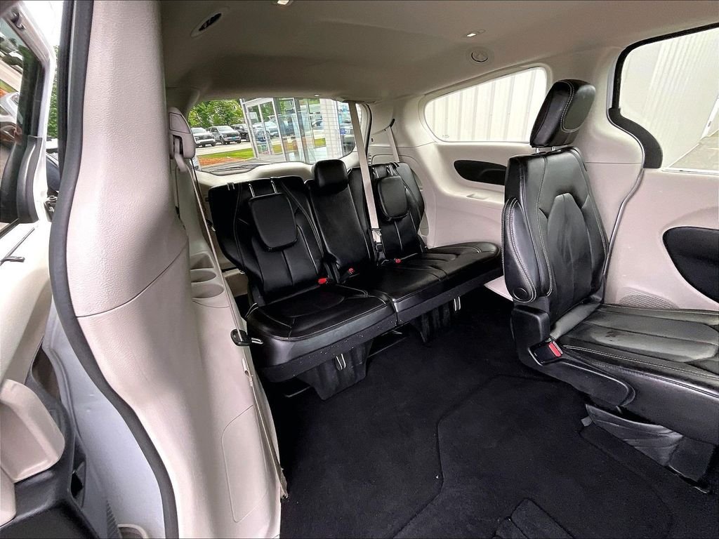 Used 2023 White Chrysler Touring L image 17