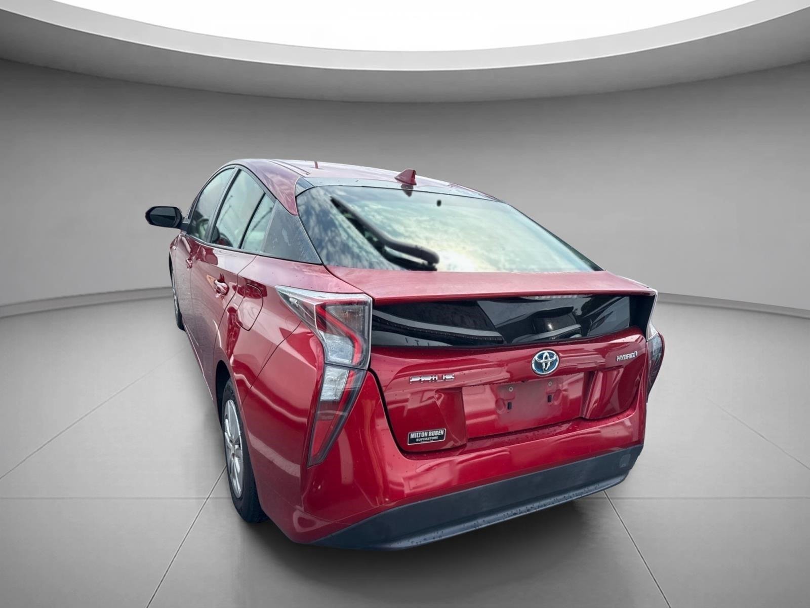 Used 2016 Hypersonic Red Toyota Two image 9