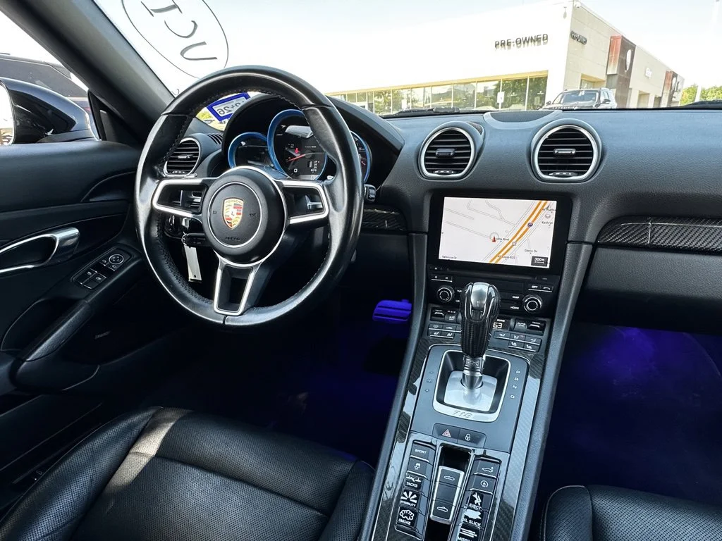 Used 2017  Porsche Base image 10