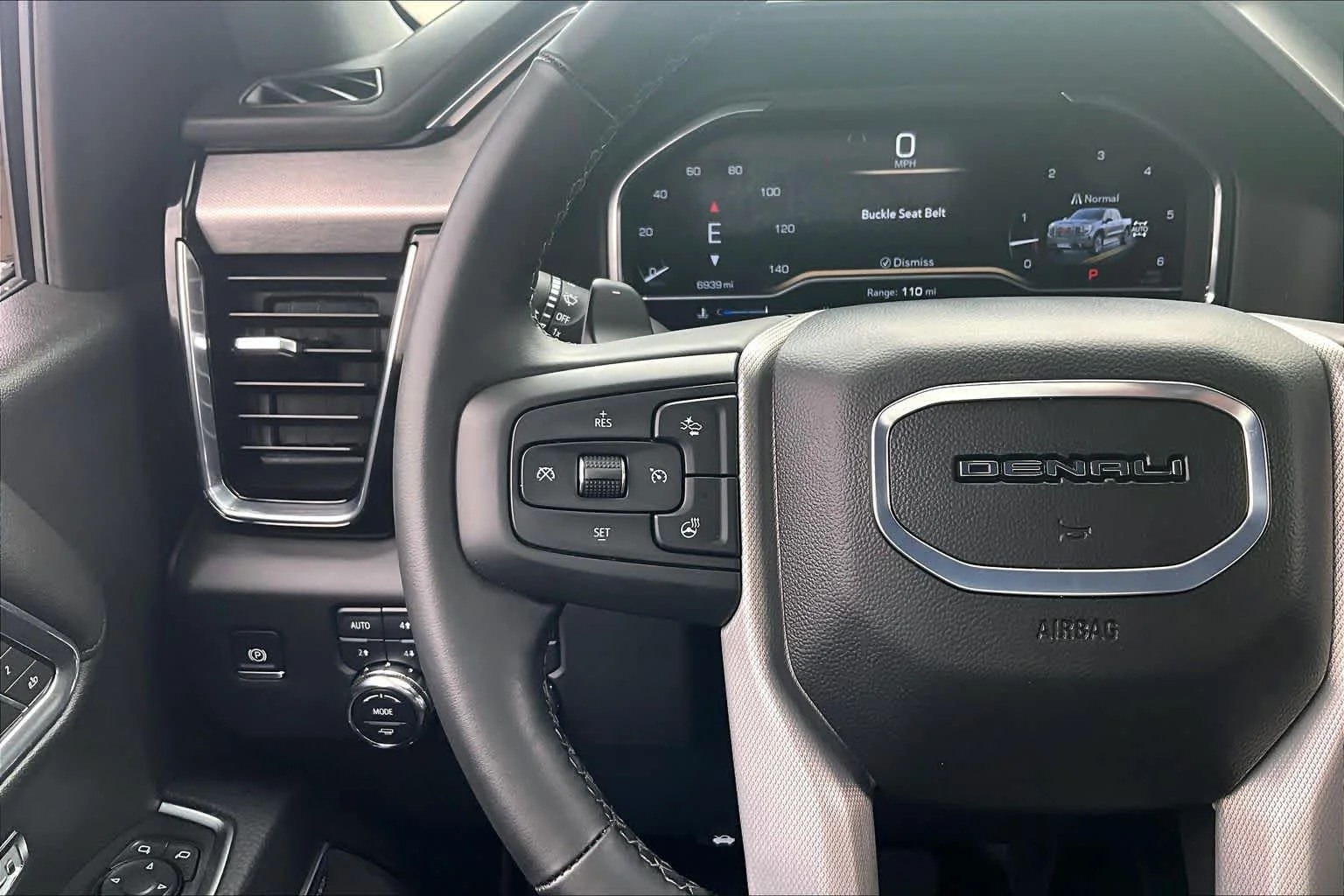 Used 2025 Onyx Black GMC Denali image 24