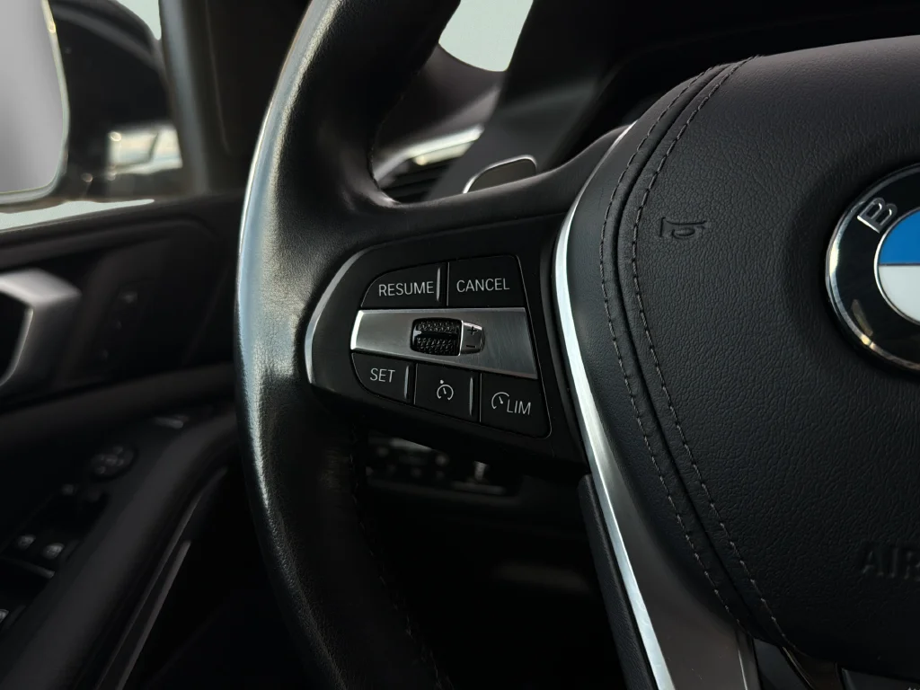 Used 2019 Arctic Gray Metallic BMW xDrive40i image 17