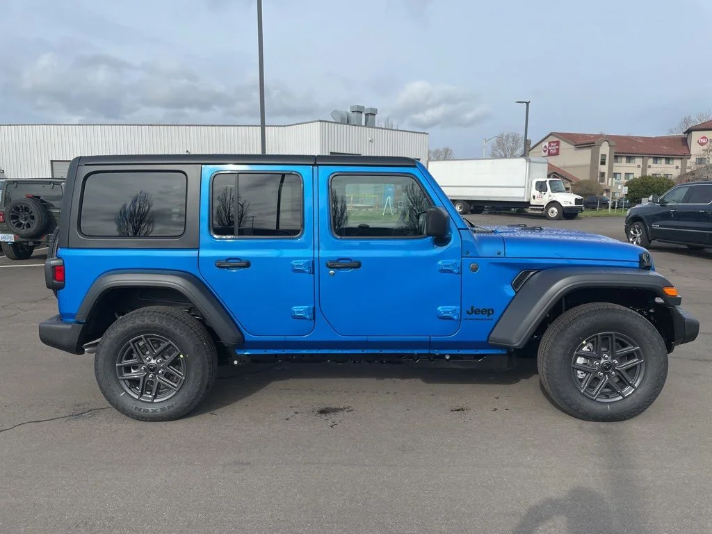 New 2026 Hydro Blue Pearl-Coat Exterior Paint Jeep Sport S image 7