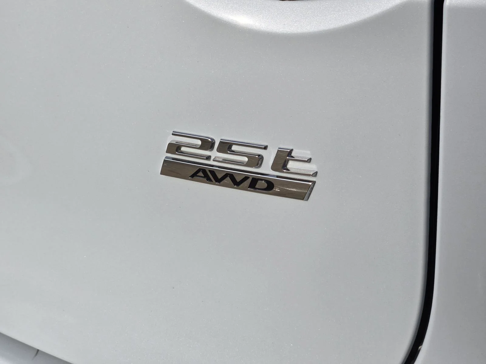 Used 2020 Fuji White Jaguar 25t R-Sport image 9