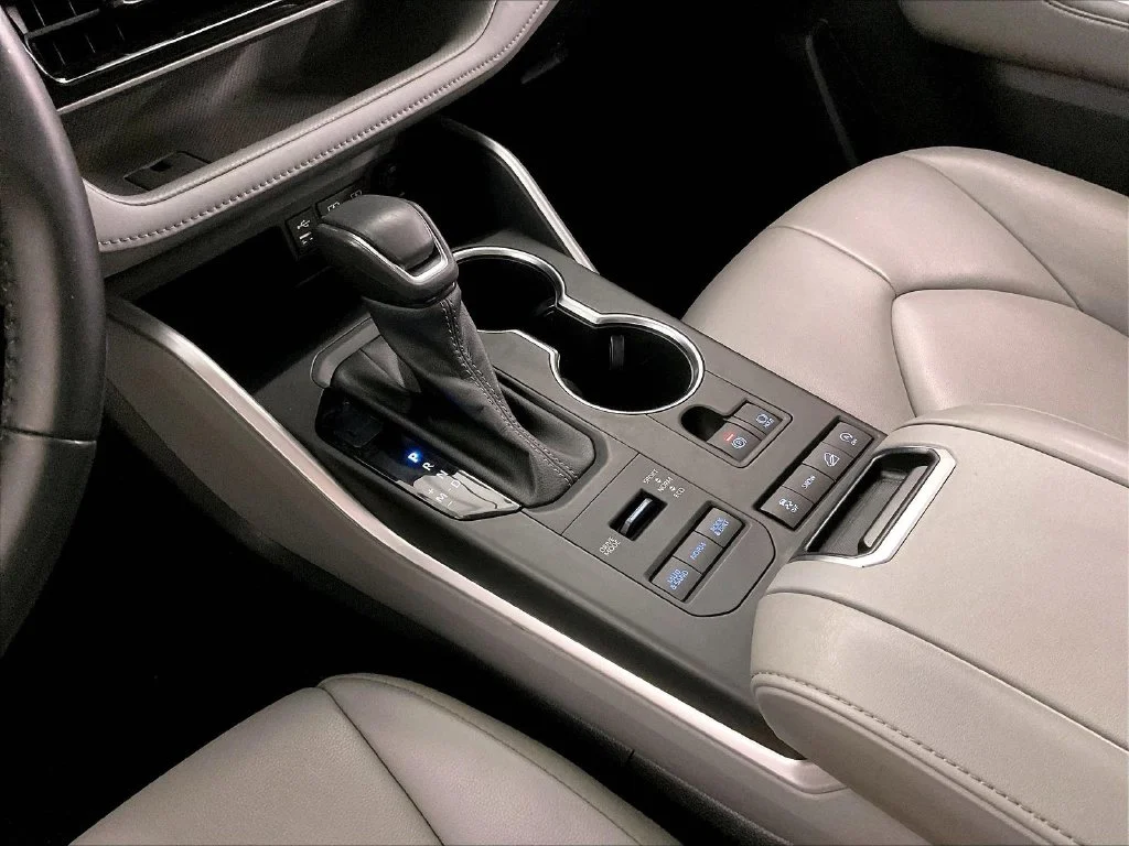 Used 2022 Gray Toyota XLE image 19