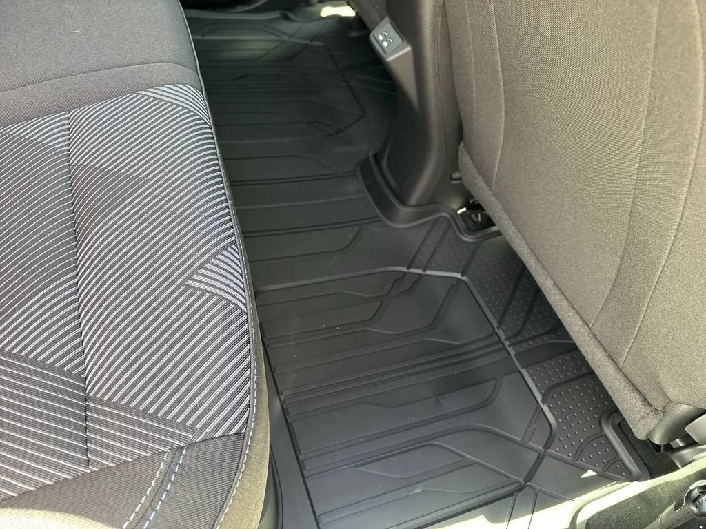 New 2027 Summit White Chevrolet LT image 35