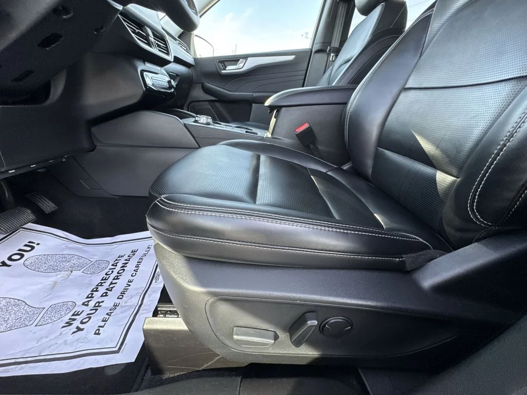 Used 2025  Ford Platinum image 12