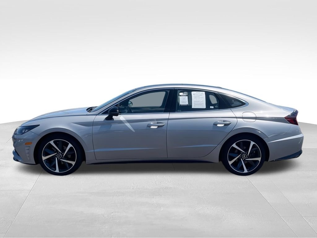 Used 2023 Silver Hyundai SEL Plus image 5