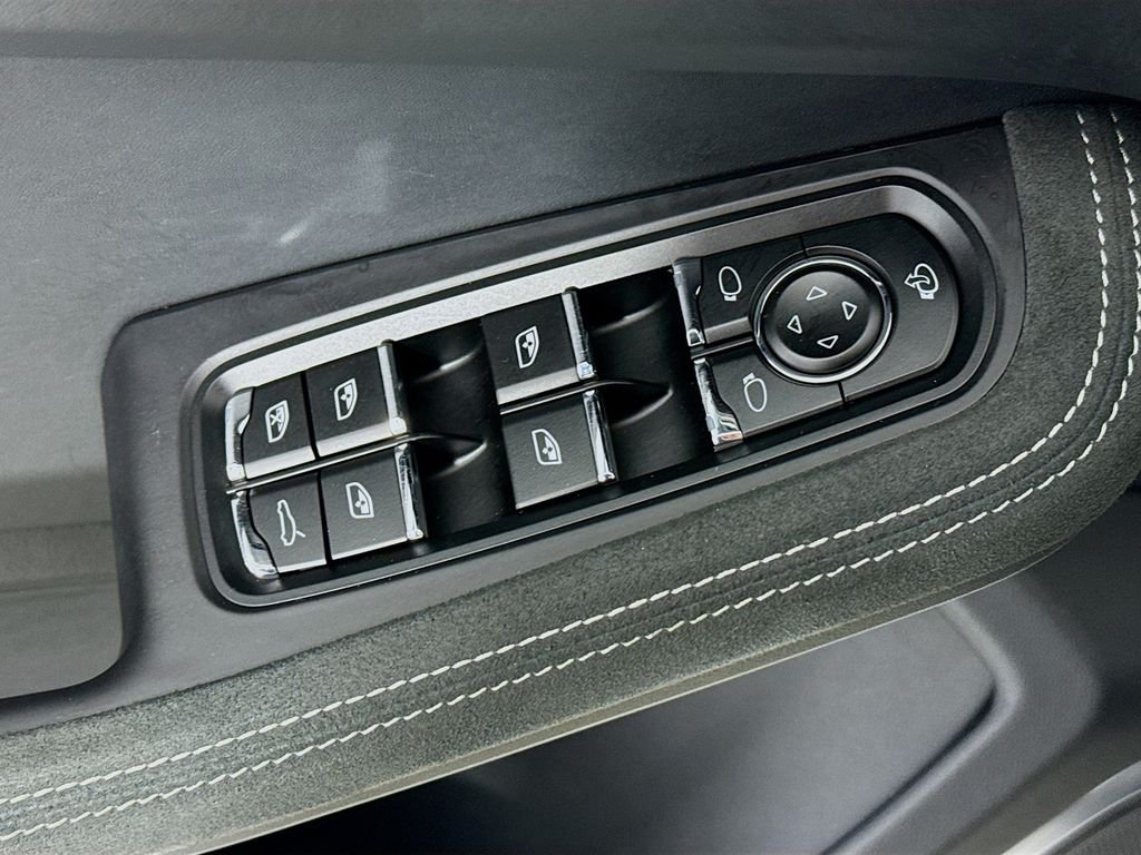 Used 2023  Porsche GTS image 19