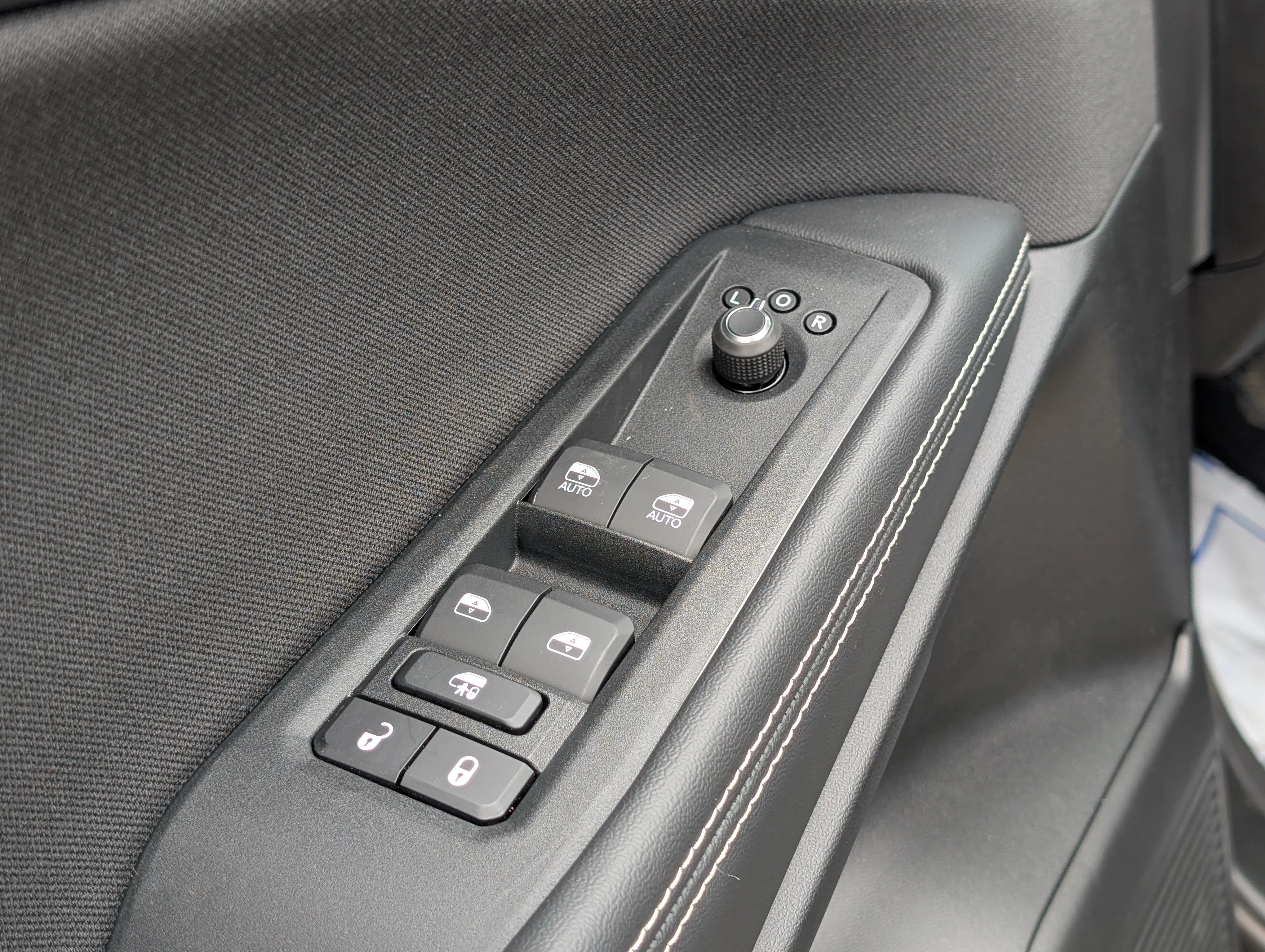 New 2026 Sting-Grey Jeep Laredo image 16