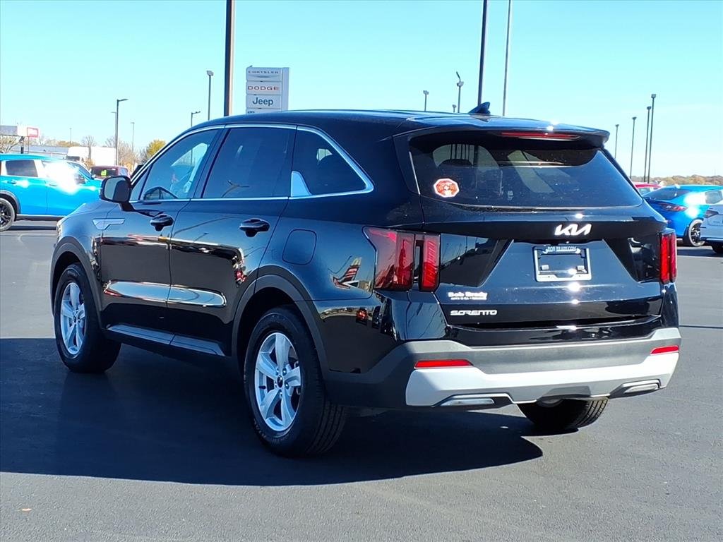 2024 Kia Sorento LX photo 4