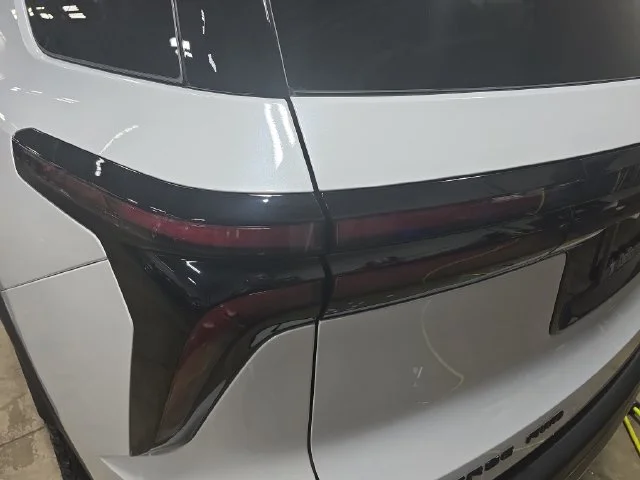 2027 Chevrolet Traverse Z71 - Photo 38