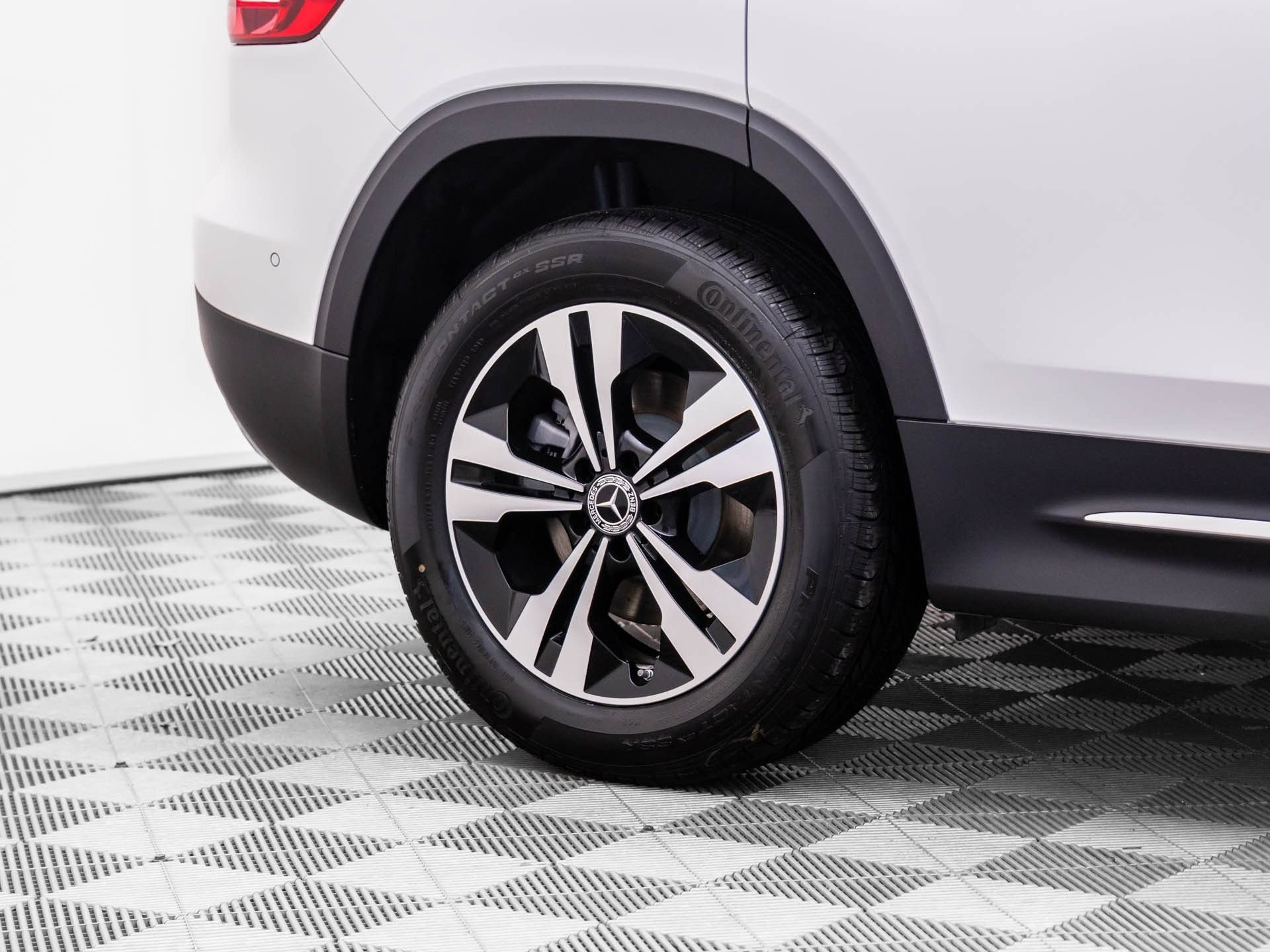 New 2026 Polar White Mercedes-Benz GLB 250 image 82
