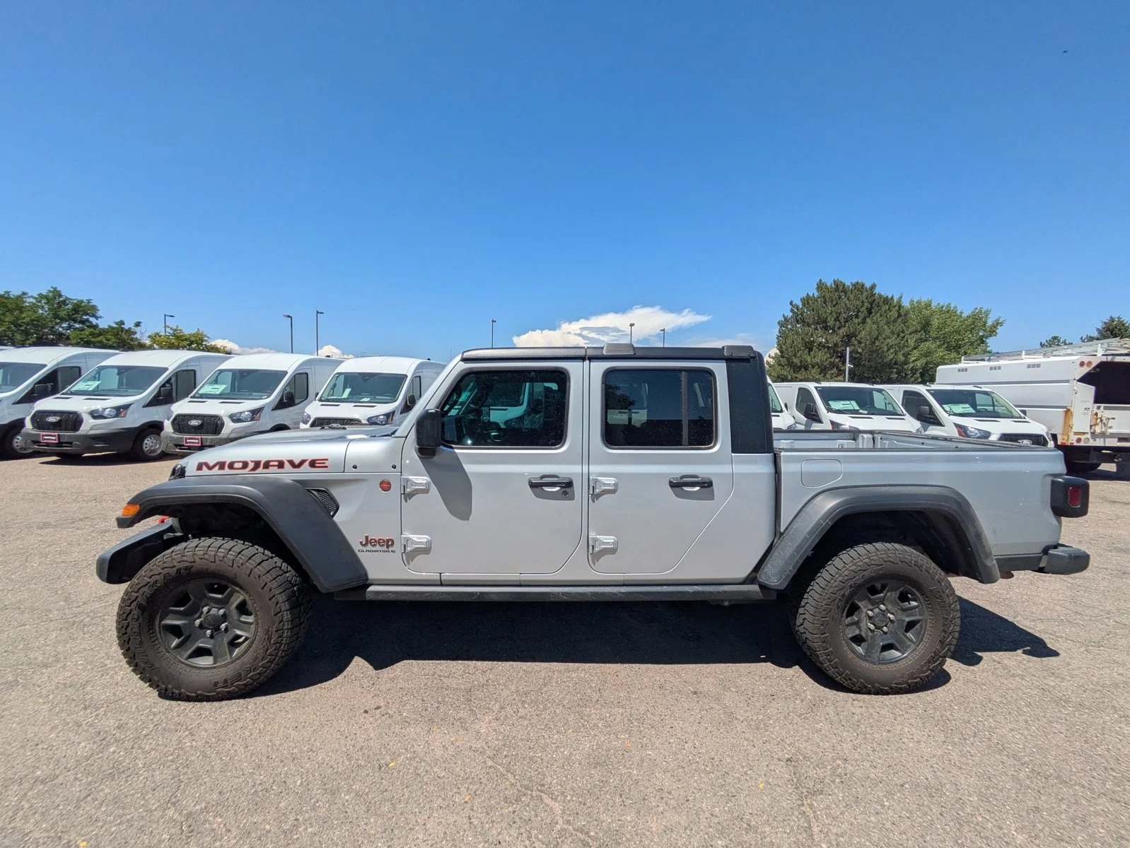 Used 2023 Silver Zynith Clearcoat Jeep Mojave image 8