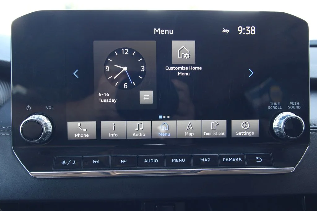 Used 2024  Mitsubishi SE image 32