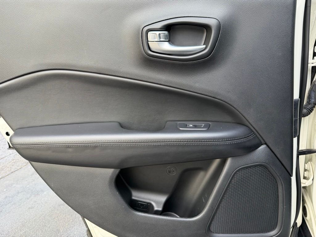 Used 2019 White Jeep Latitude image 19