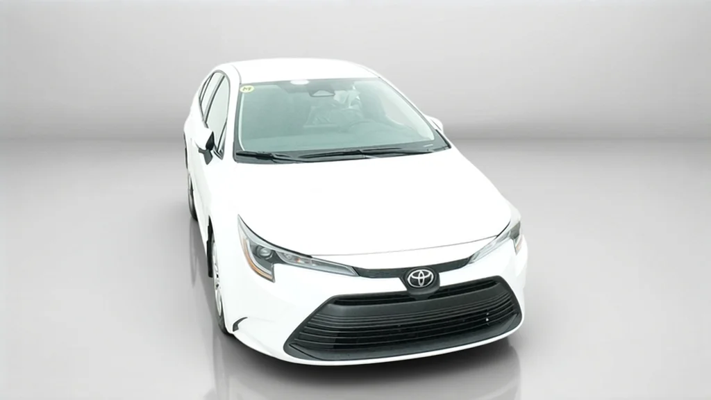 New 2027 Ice Cap Toyota LE image 4