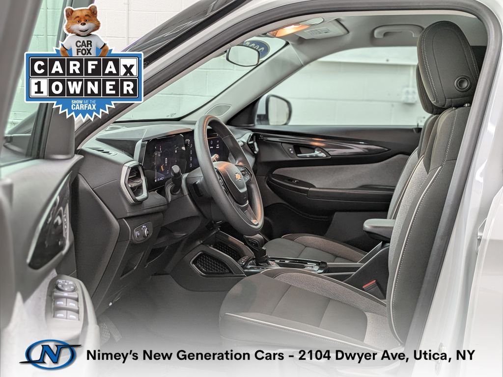 Used 2025 White Chevrolet LT image 3