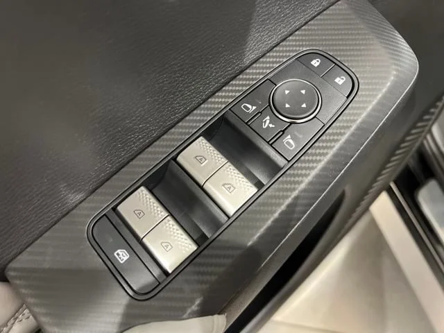 2025 Mitsubishi Outlander Plug-in Hybrid Platinum Edition - Photo 11