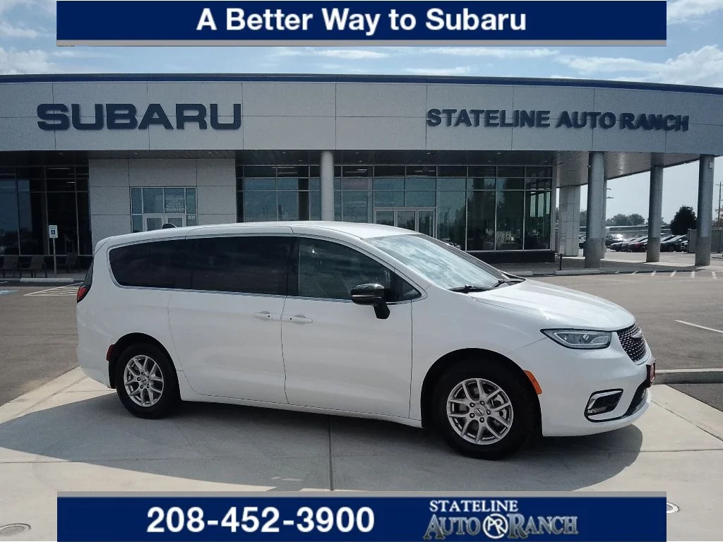 Used 2025 Bright White Clearcoat Chrysler Select image 1